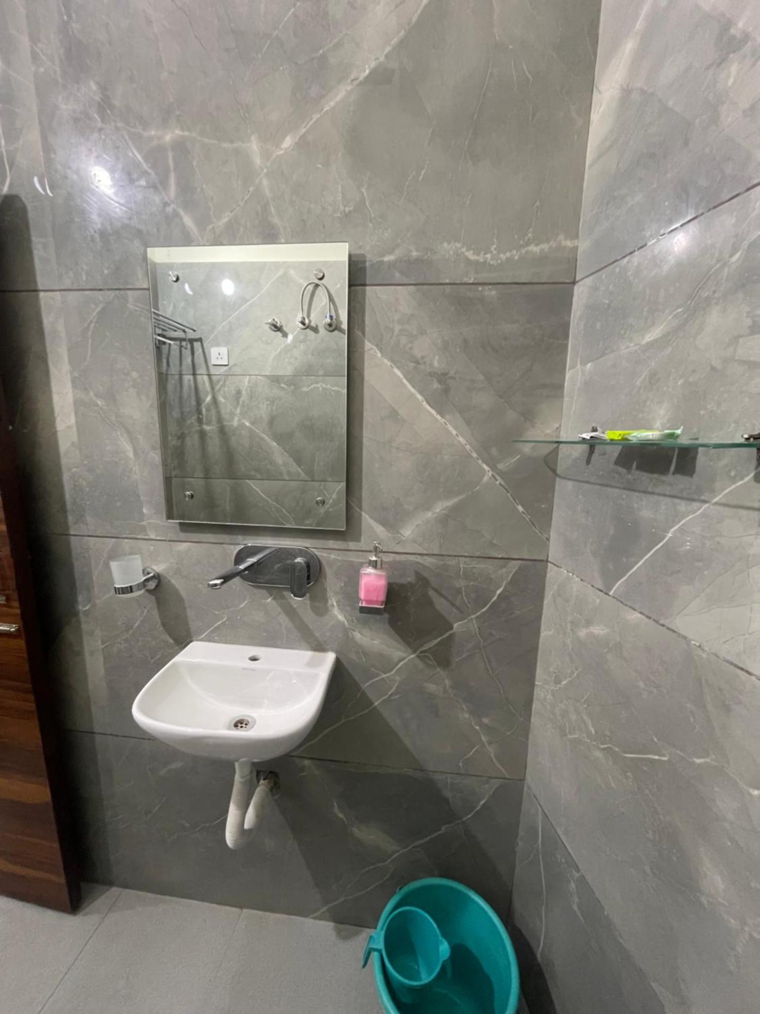 Homestay Comforts 500M From Amritsar Airport 外观 照片